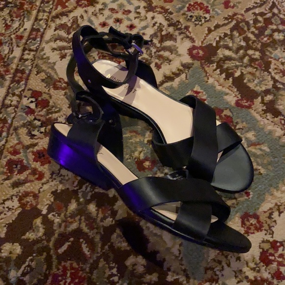 Nine West leather ankle strap sandals size 8 - Picture 2 of 2
